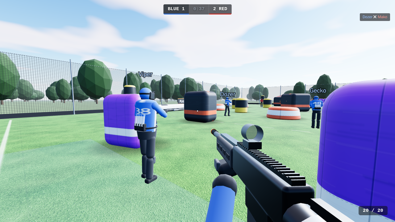 An online match: score bar, kill feed and teammates with name tags.